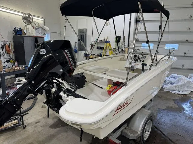 Slide: The Image of Boston Whaler 130 Super Sport 2025 - 3