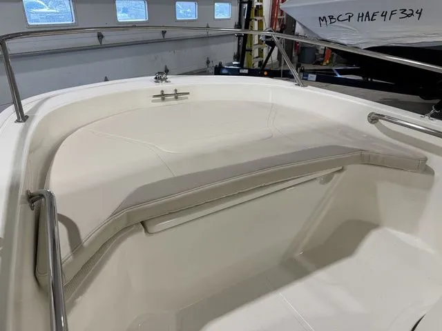 Slide: The Image of Boston Whaler 130 Super Sport 2025 - 8