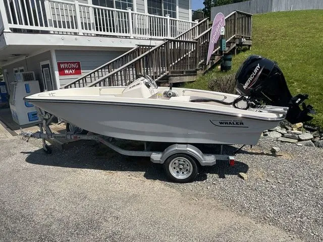 Slide: The Image of Boston Whaler 130 Super Sport 2025 - 1