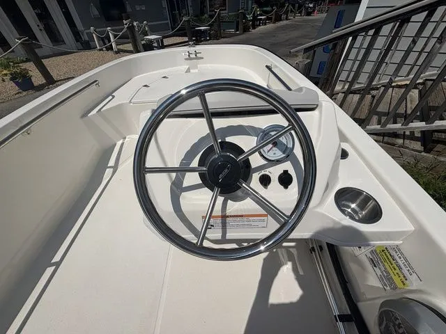 Slide: The Image of Boston Whaler 130 Super Sport 2025 - 5