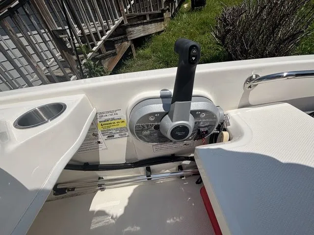 Slide: The Image of Boston Whaler 130 Super Sport 2025 - 6