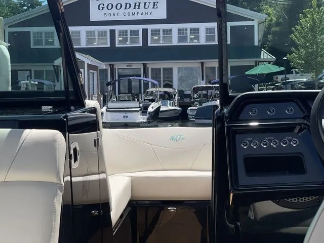 Slide: The Image of MasterCraft NXT21 2024 - 18