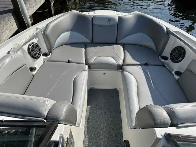 Slide: The Image of MasterCraft X46 2017 - 12