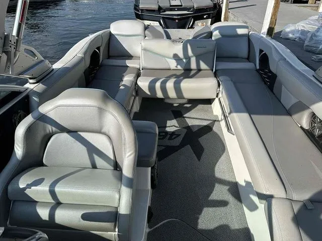 Slide: The Image of MasterCraft X46 2017 - 14