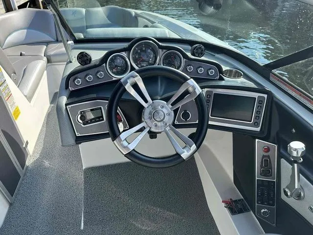 Slide: The Image of MasterCraft X46 2017 - 8