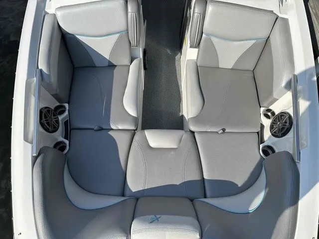 Slide: The Image of MasterCraft X46 2017 - 9