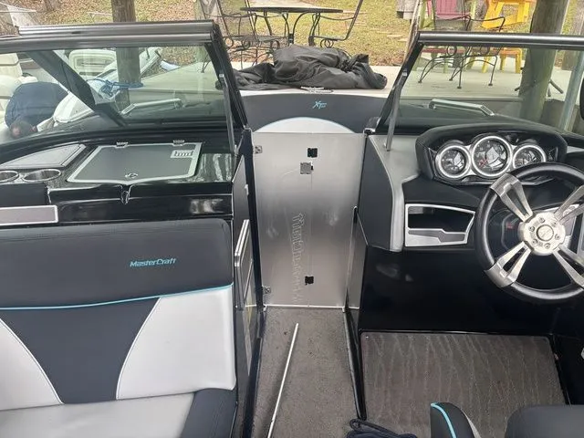 Slide: The Image of MasterCraft XT22 2018 - 11