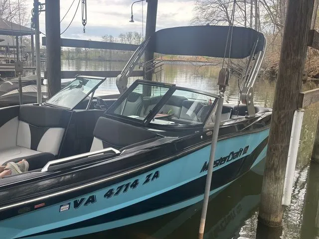 Slide: The Image of MasterCraft XT22 2018 - 13