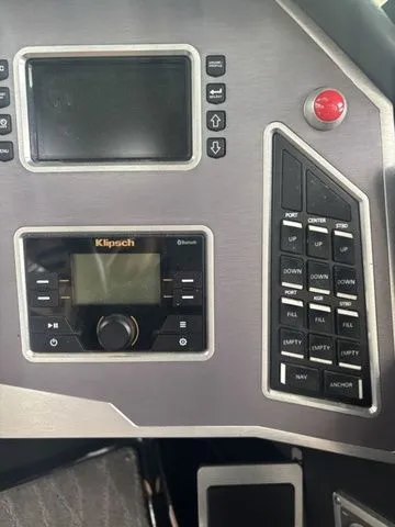 Slide: The Image of MasterCraft XT22 2018 - 4