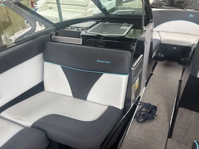 Slide: The Image of MasterCraft XT22 2018 - 5