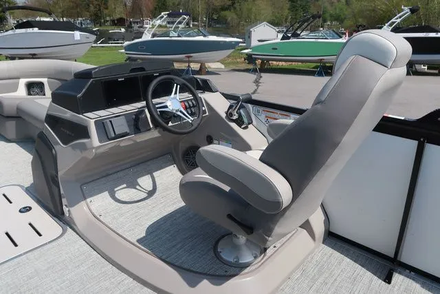 Slide: The Image of Premier 250 Solaris Rev 2024 - 10