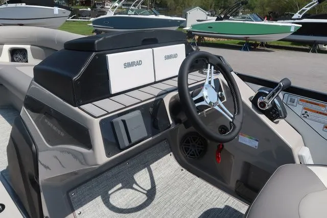 Slide: The Image of Premier 250 Solaris Rev 2024 - 12