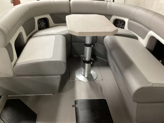 Slide: The Image of Premier 250 Solaris Rev 2024 - 23