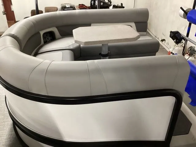 Slide: The Image of Premier 250 Solaris Rev 2024 - 24