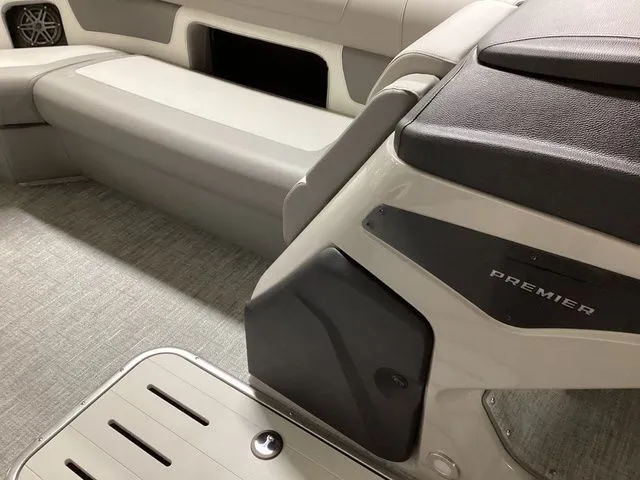 Slide: The Image of Premier 250 Solaris Rev 2024 - 28