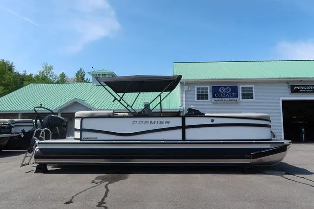 Slide: The Image of Premier 250 Solaris Rev 2024 - 7