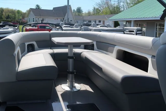 Slide: The Image of Premier 250 Solaris Rev 2024 - 9