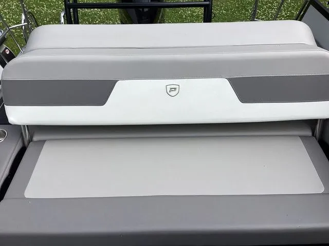 Slide: The Image of Premier 230 Solaris RL 2024 - 12