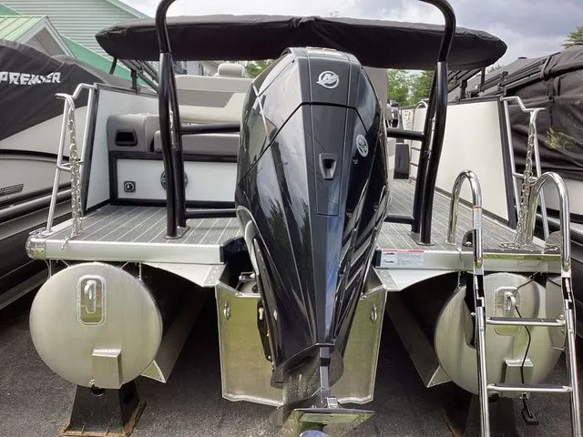 Slide: The Image of Premier 230 Solaris RL 2024 - 4