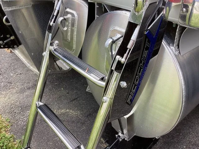 Slide: The Image of Premier 230 Solaris RL 2024 - 5