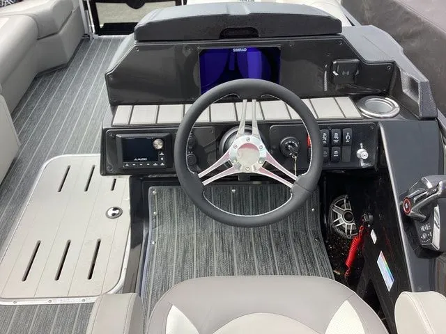 Slide: The Image of Premier 230 Solaris RL 2024 - 8