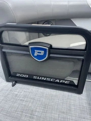 Slide: The Image of Premier 200 Sunscape RE XLC 2025 - 10