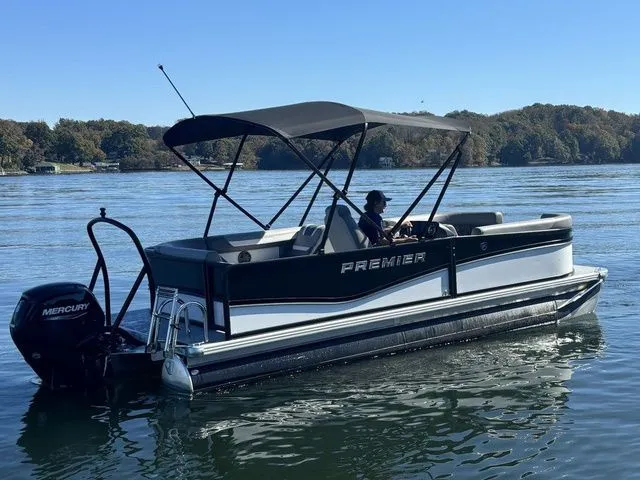 Slide: The Image of Premier 200 Sunscape RE XLC 2025 - 3