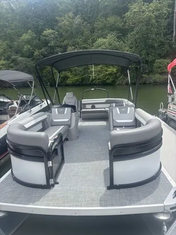 Slide: The Image of Premier 200 Sunscape RE XLC 2025 - 5