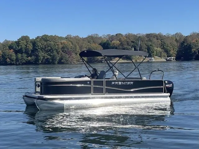 Slide: The Image of Premier 220 SUNSCAPE RL 2025 - 2