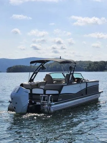 Slide: The Image of Premier 250 Solaris Sport 2025 - 1