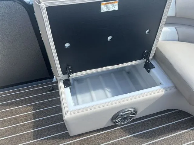 Slide: The Image of Premier 250 Solaris Sport 2025 - 10