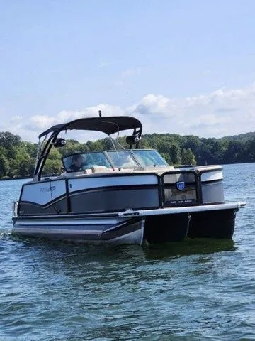 Slide: The Image of Premier 250 Solaris Sport 2025 - 2