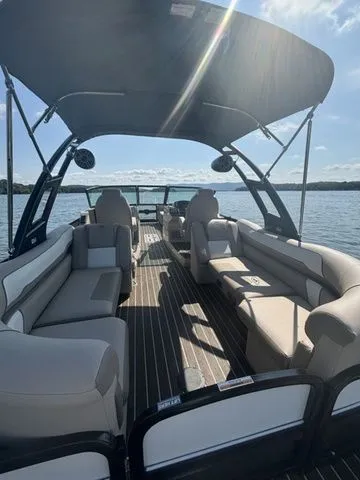 Slide: The Image of Premier 250 Solaris Sport 2025 - 3