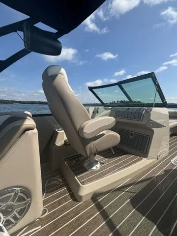 Slide: The Image of Premier 250 Solaris Sport 2025 - 5