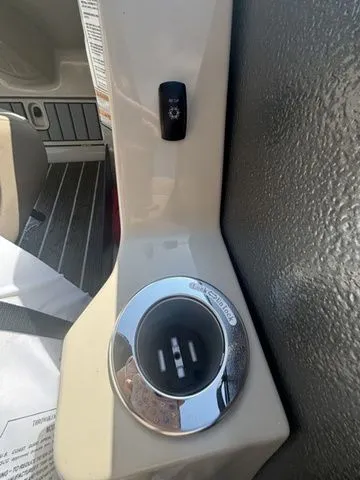 Slide: The Image of Premier 250 Solaris Sport 2025 - 8