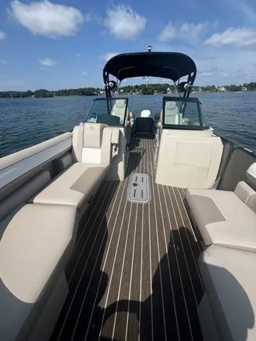 Slide: The Image of Premier 250 Solaris Sport 2025 - 9