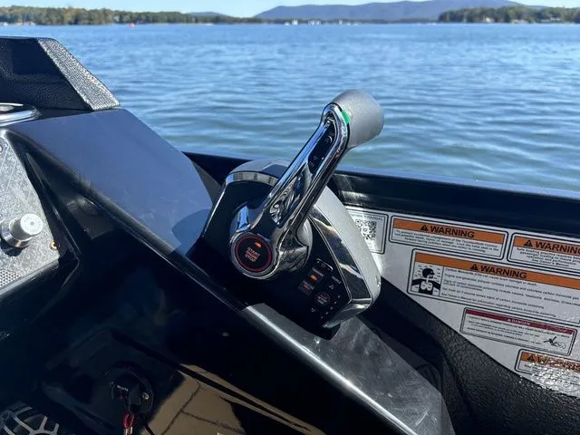 Slide: The Image of Premier 250 Solaris Upper Deck 2025 - 13