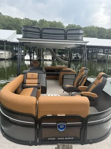 Slide: The Image of Premier 250 Solaris Upper Deck 2025 - 14