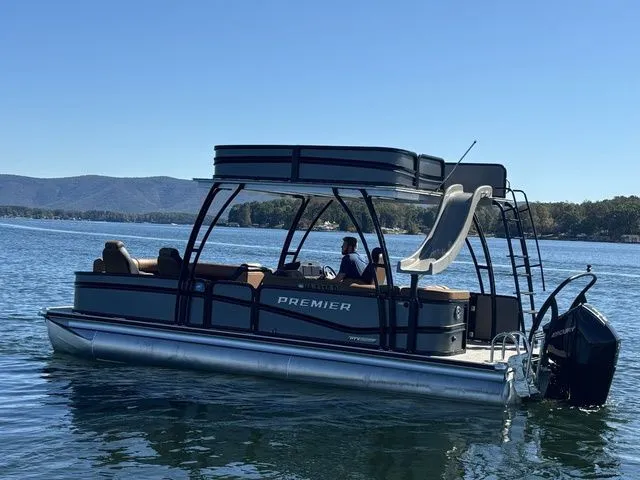 Slide: The Image of Premier 250 Solaris Upper Deck 2025 - 3