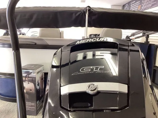 Slide: The Image of 2025 Premier 200 SUNSCAPE RE-CL with Mercury 115 GT outboard motor in showroom. - 5