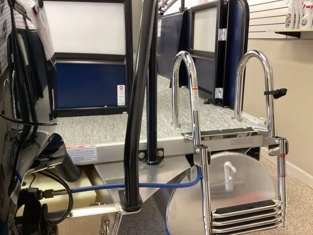 Slide: The Image of 2025 Premier 200 SUNSCAPE RE-CL boat with ladder and deck details. - 6