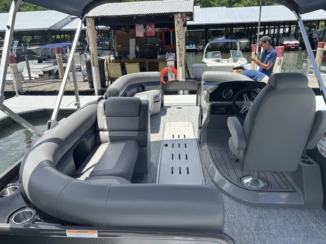 Slide: The Image of Premier 230 Sunsation Angler 2pt 2025 - 5