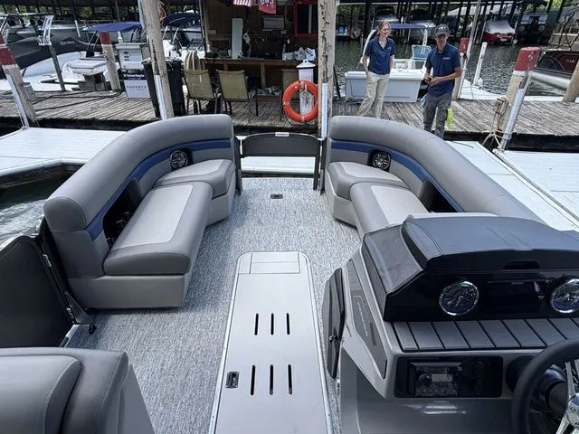 Slide: The Image of Premier 230 Sunsation Angler 2pt 2025 - 8