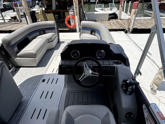 Slide: The Image of Premier 230 Sunsation Angler 2pt 2025 - 9