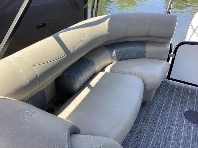 Slide: The Image of Premier 230 Intrigue RF 2024 - 10