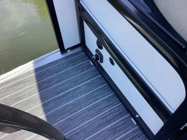 Slide: The Image of Premier 230 Intrigue RF 2024 - 12