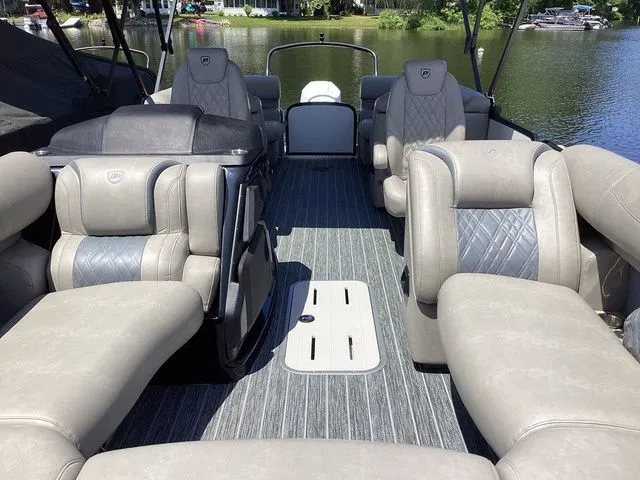 Slide: The Image of Premier 230 Intrigue RF 2024 - 3