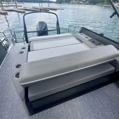 Slide: The Image of Premier 230 Sunsation RL 2024 - 22