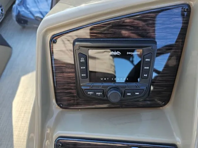 Slide: The Image of 2025 Sylvan MIRAGE X3 DLZ BAR audio system with Wet Sounds control panel. - 10