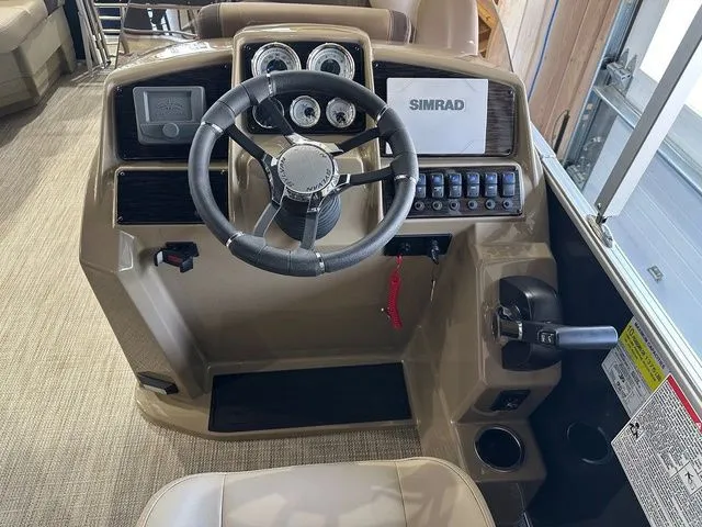 Slide: The Image of Sylvan Mirage 8520 LZ 2025 - 3